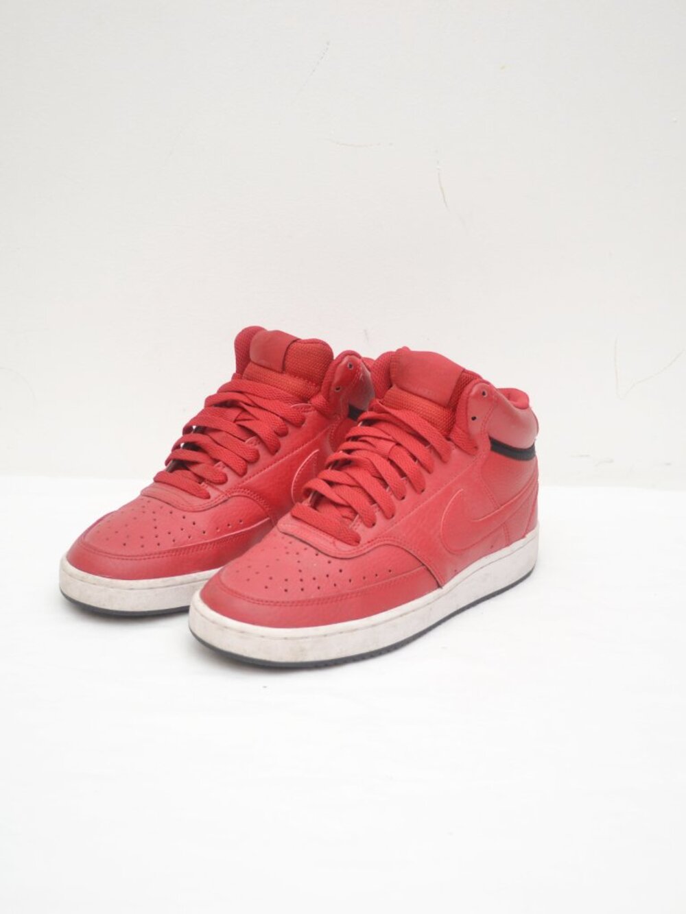 Nike Women's Court Vision Mid Red Size 7.5 Pre owned but in great condition
